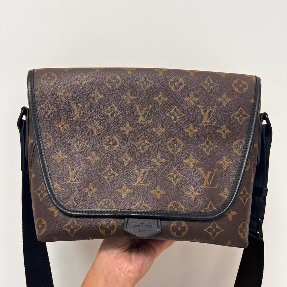 Louis Vuitton Brown and Tan Monogram Bag - Picture 1 of 9